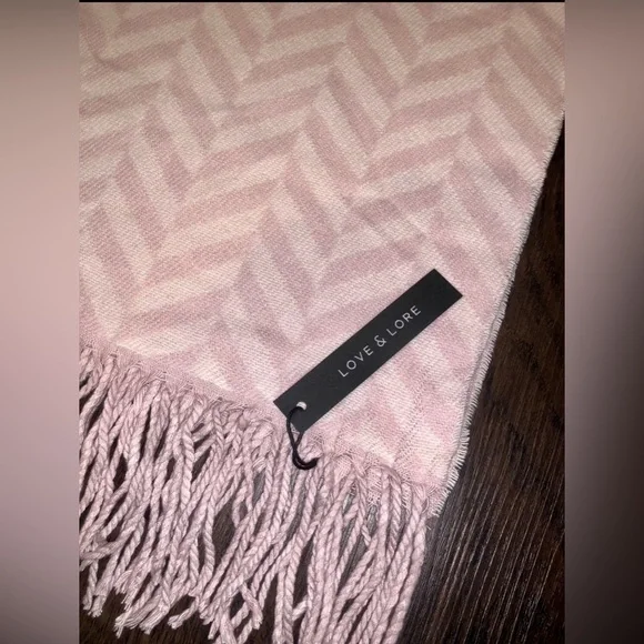BNWT Love & Lore Indigo Pink Chevron Fringe Scarf - O/S - Picture 5 of 14